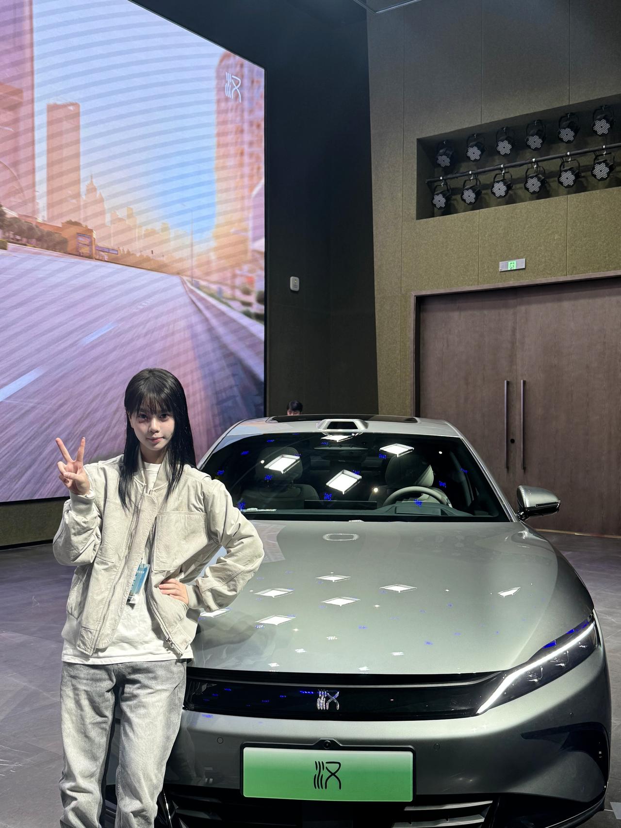 在比亚迪汉家族销量破百万后，加推的比亚迪汉智驾领航版还是很有诚意的，产品力全方位