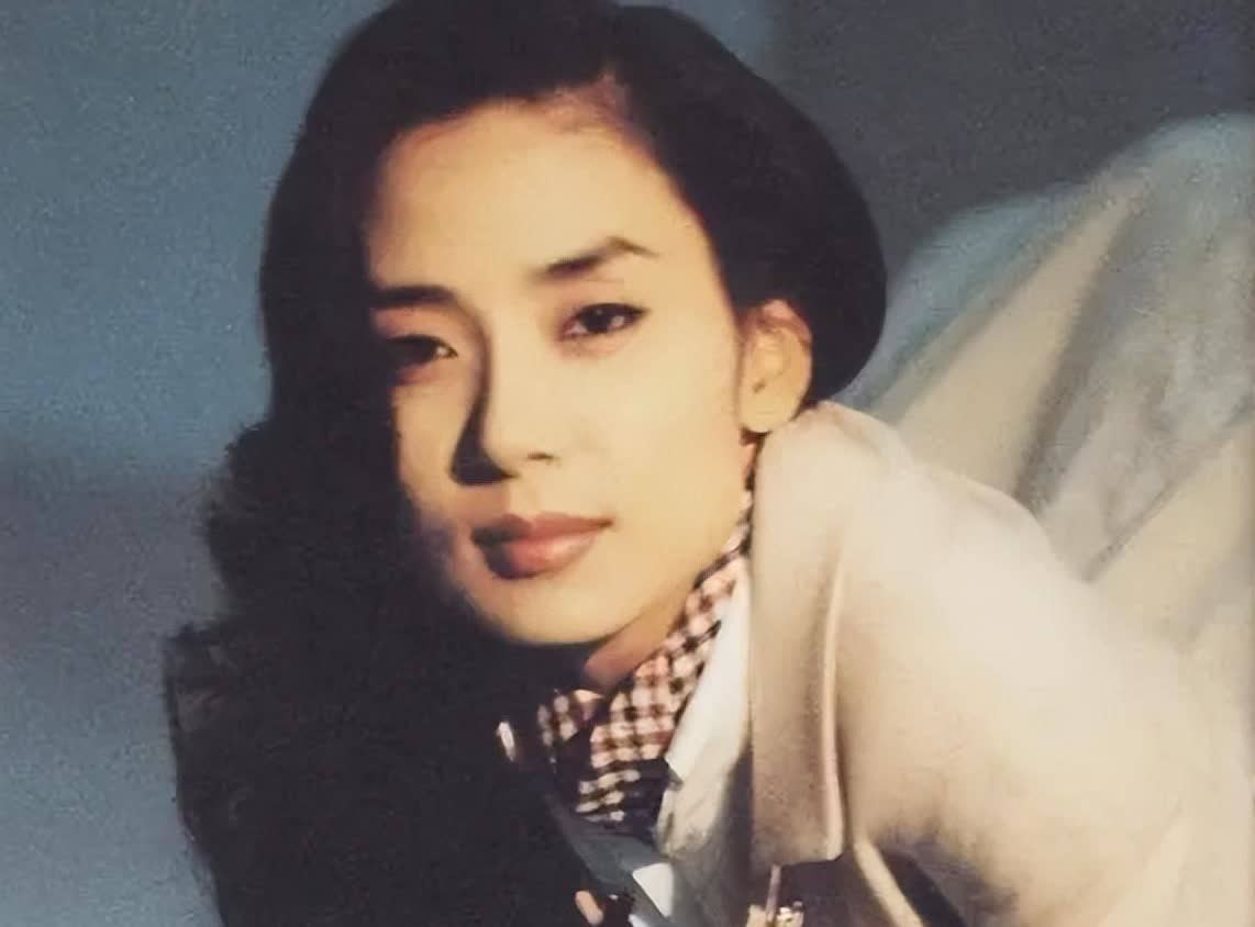 “三拒豪门”的邝美云，在不同人生阶段，总能精准抉择！8月8日，邝美云、霍启刚同游