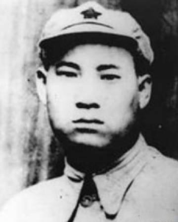 1937年，雁门关伏击战中，三个日军正在逃窜，贺炳炎一枪打偏，日军扭头一看打枪的