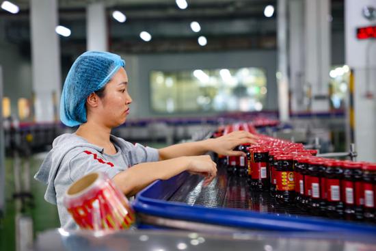 老干妈，用全年无休、无需缴纳社保AI自动化，把车间90％的工人优化掉了，企业用工