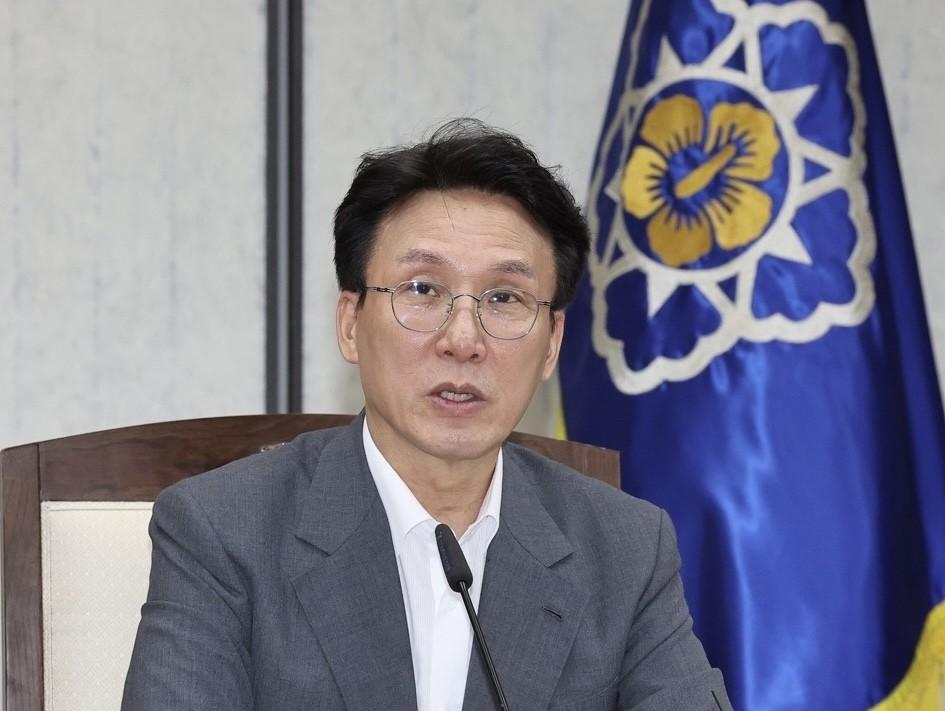 韩国国务总理金民锡2日就共同民主党全国党员代表大会（全党大会）选出新任代表一事表