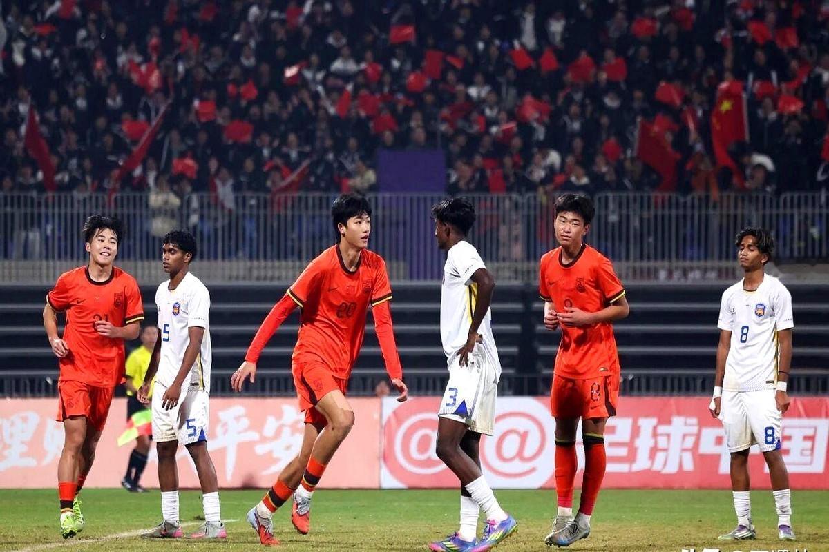 上半场孟加拉打的真不错，有几次左边路的突破看的心都悬着。中国队虽然抓住了对方