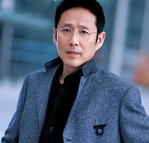 陈道明是什么级别的干部？1、正处级2、副处级3、正厅级4、副厅级