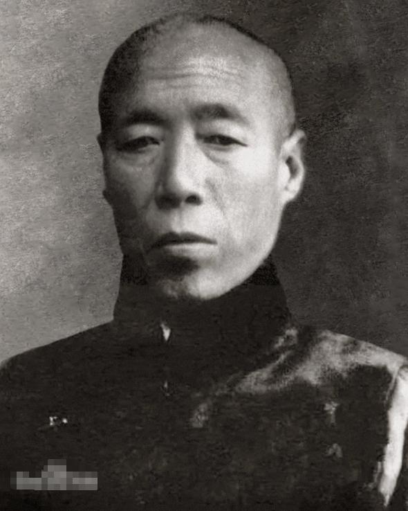 1908年，慈禧太后离世，李莲英申请回故乡养老。隆裕太后心里琢磨：“你干了多少坏