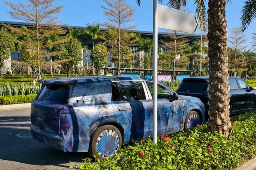 比亚迪唐9/汉9都定了上半年发布！唐9谍照先来了，隔壁那个好像小了点儿，也矮了