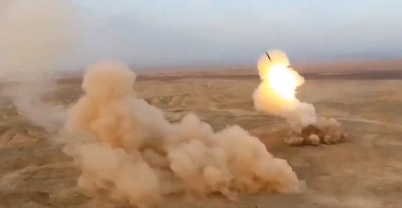 特朗普话音刚落，伊朗80枚导弹砸向以色列！2.5万发射台仅用10%特朗普当局