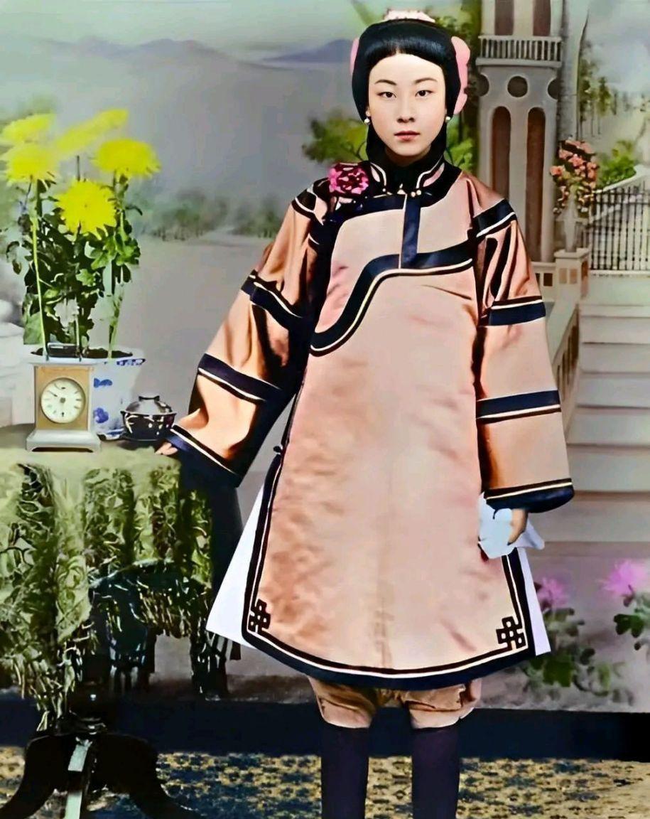 晚清名妓杨翠喜，看起来像个孩子，可在当时她的身价高达12000金！“富二代”李叔