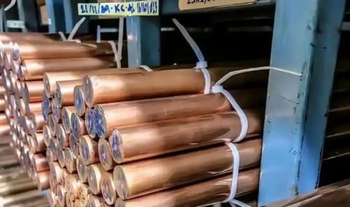 美国这次彻底蒙了，最近美国大量囤积了铜，把铜价炒上天去了，中国也不打算惯着美国，