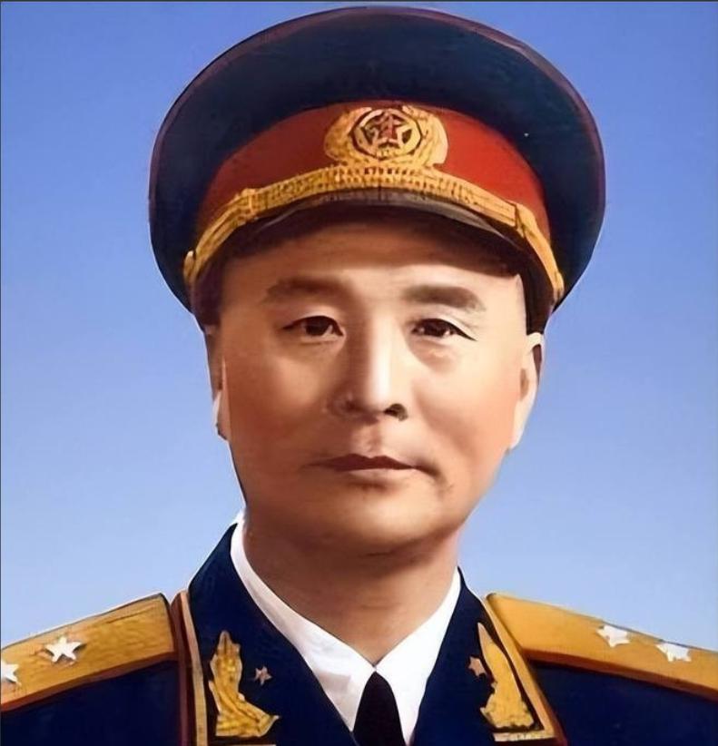 1936年，一位老大娘上山采野果。突然发现一大群苍蝇，在草丛上“嗡嗡嗡”盘旋，她