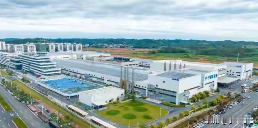 别说南宁没有工业，也不要说南宁在搬其他城市工业！现在南宁的东部新城已经重仓布局新