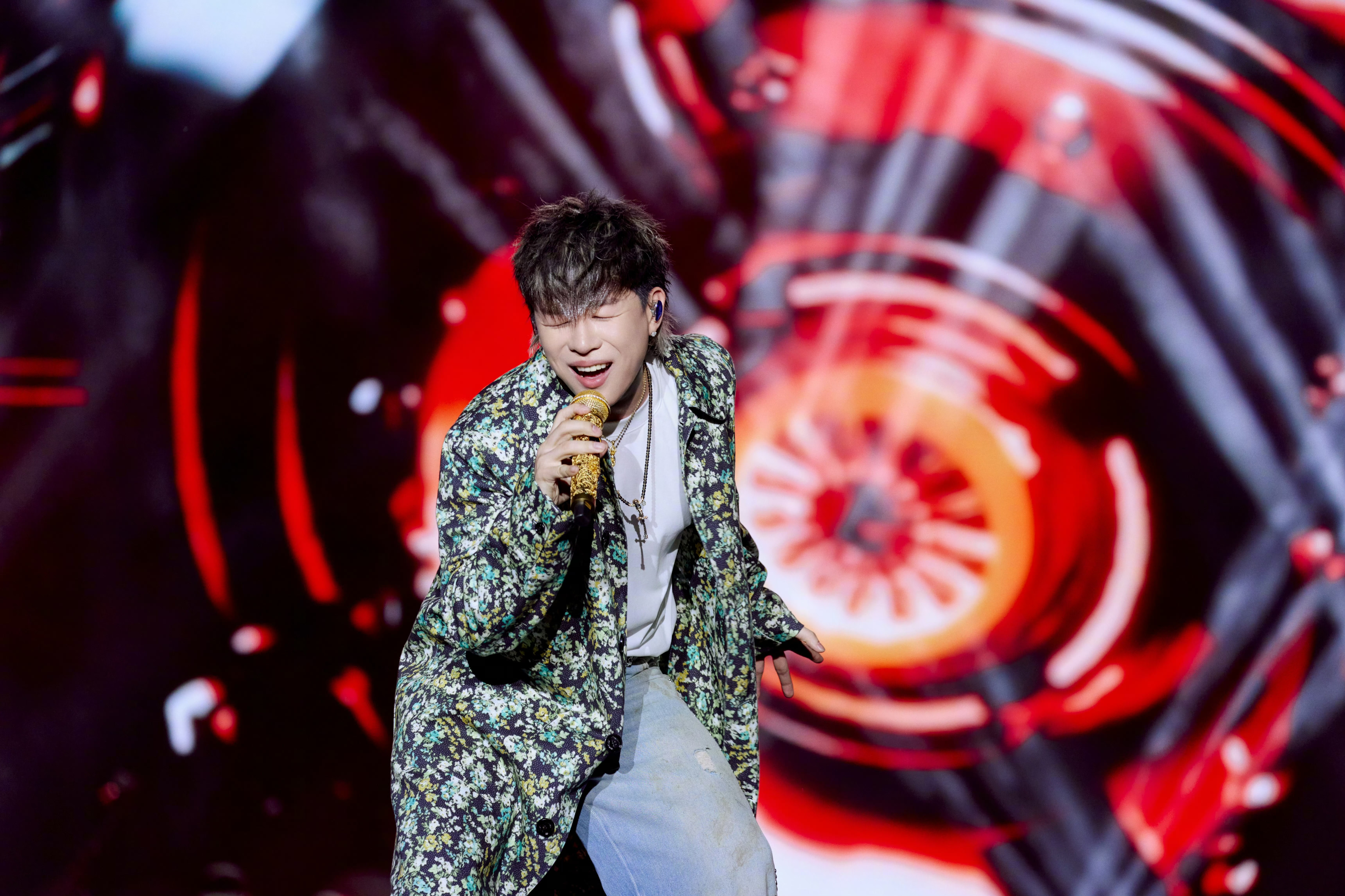 胡彦斌上歌手既是vocal又是玩家胡彦斌对于音乐的把控和创作可以说是公认的“鬼