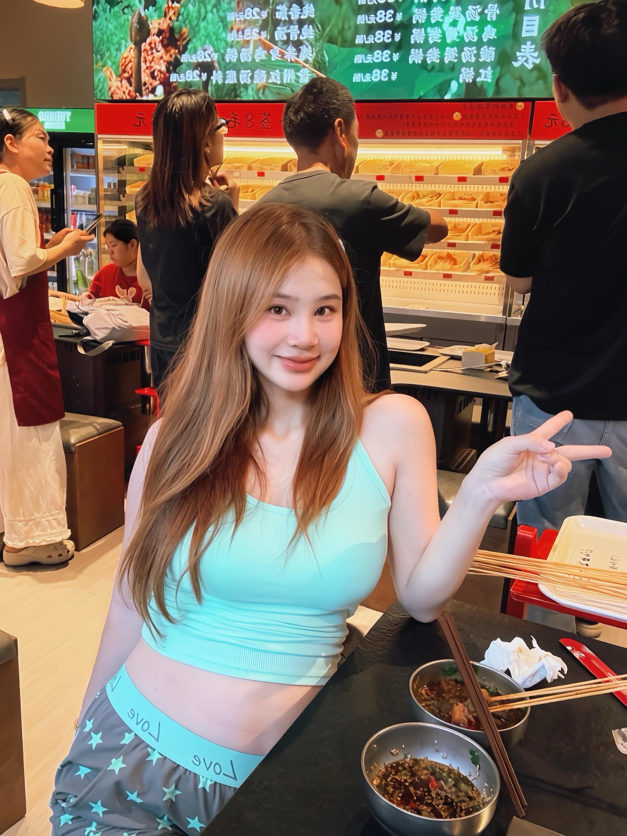 奇怪人类和她的好朋友🤪。