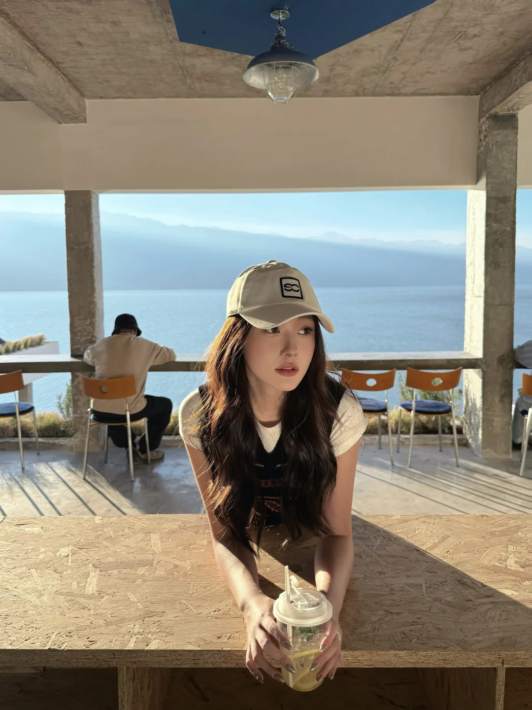 我想我们应该坐在一起发呆