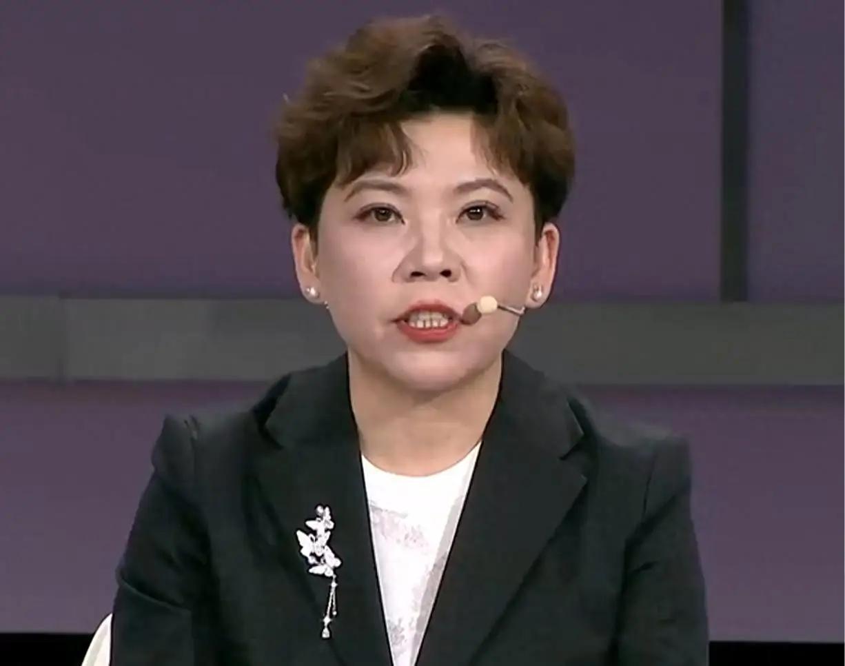 国际乒联为何又改规则了，邓亚萍一针见血指出，背后真相太扎心，她说，中国队太