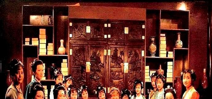 我一听30多岁的宝玉黛玉重逢，心就凉了半截。这不是琉璃世界，这是人到中年。宝