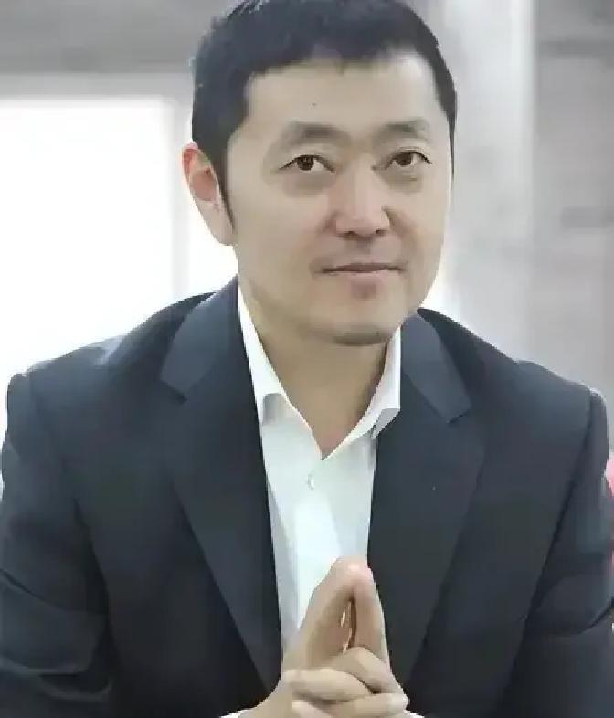 2021年，中国千亿富豪左晖因肺癌去世后，留下了1038亿身家，可谓是生不带来死