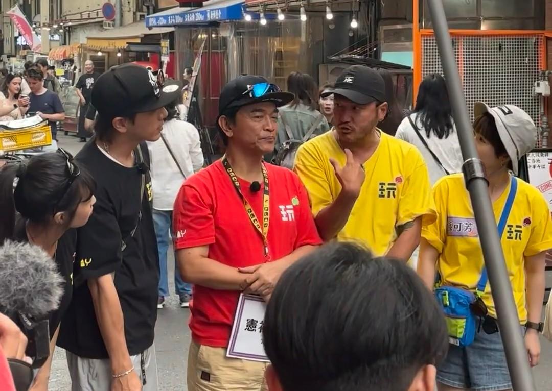 吴宗宪终于顶不住压力。结束日本综艺节目拍摄后，吴宗宪回到台湾接受媒体采访