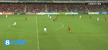 省港杯这个裁判明显偏哨，这两次甚至都算不上犯规的犯规，结果裁判不仅吹了犯规，还都