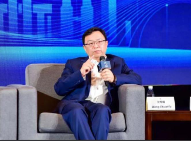 你绝对想不到，身家千亿的比亚迪创始人王传福，如今依然坚持每周雷打不动做一件事：拎