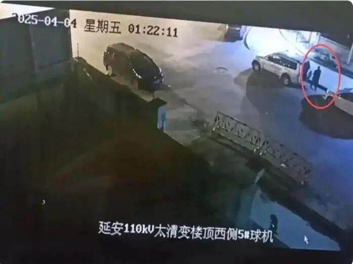 陕西延安，一58岁男子和4个朋友聚餐，他喝了半斤白酒，结束后，他上个厕所的功夫，