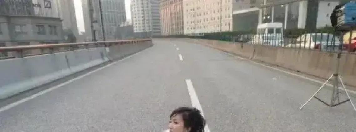 韦正当年真敢烧钱！《爱情公寓》一个30秒镜头就砸了80万，还重建了整个公寓。