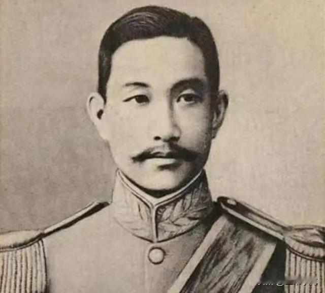 他知道自己活不了多久，却带着七千病弱之师去打袁世凯五万精锐，34岁的蔡锷究竟在守