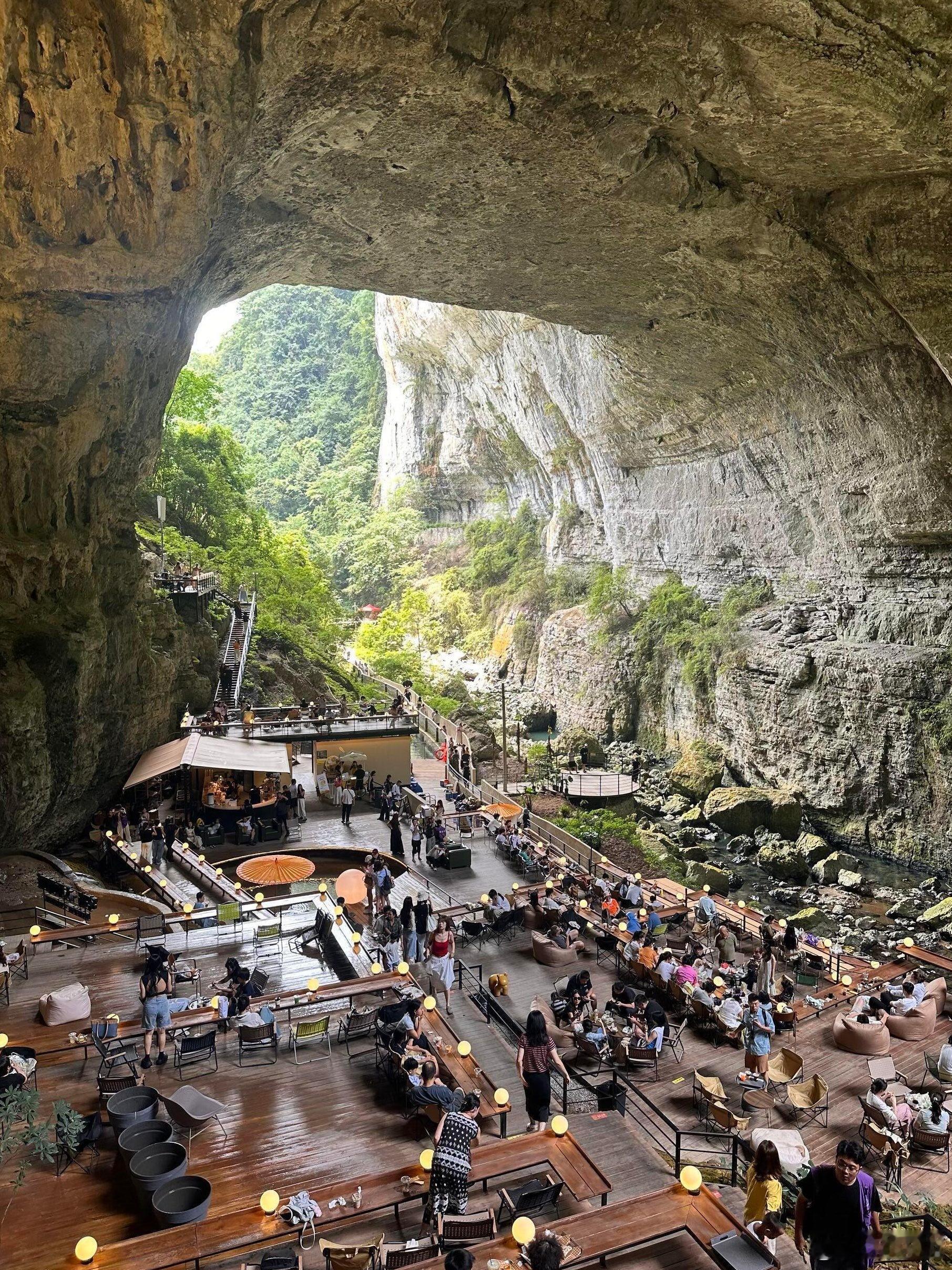 这。。。贵州这咖啡厅可以~​​​