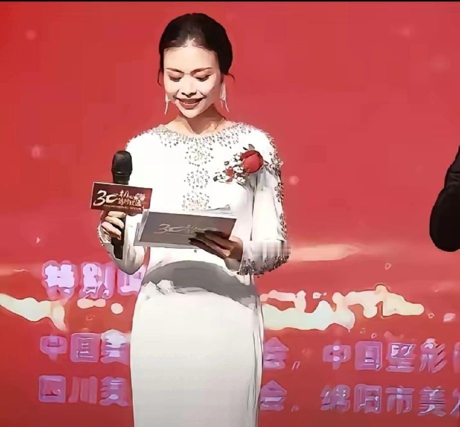16年坚守舞台！绵阳这位主持人，用热爱为生命画上圆满句号在绵