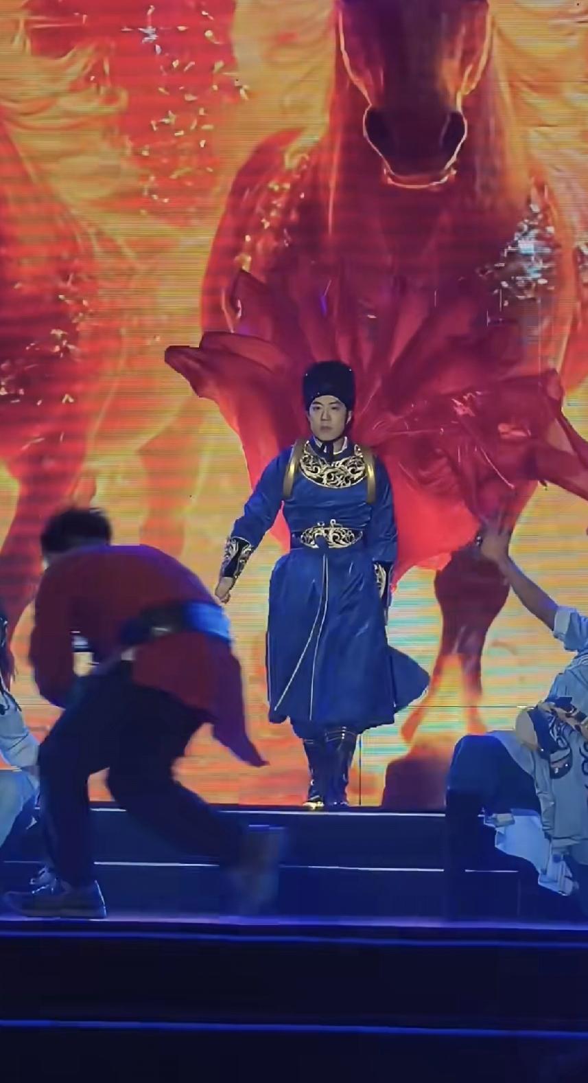 广州正佳广场老板谢萌，封神了!2月6日晚上，广州正佳广场的大唐千灯会隆重举办