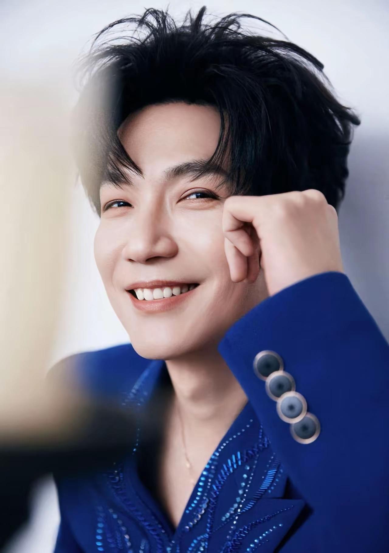 陈楚生的六台春晚都录制完成了吧，小年夜之后，远行的人，正踏上回家的路，他可以和家