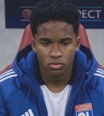 欧洲转会新闻！★换汤不换药！恩德里克从皇马替补席转到了里昂替补席。★时刻准