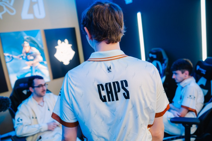 可能这就是帽皇的命吧? CAPS职业生涯第八次S赛止步八强