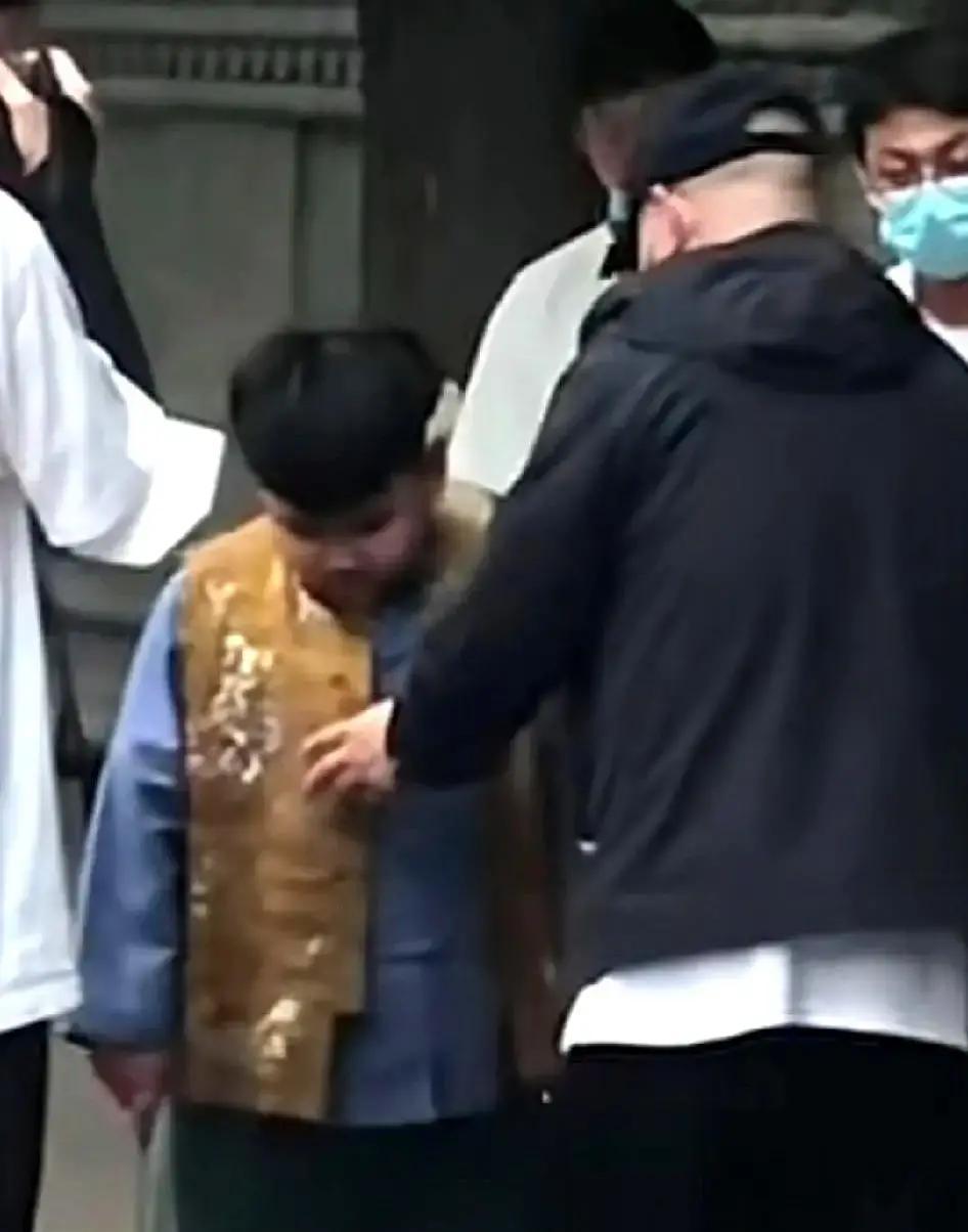 十岁就带节奏？郭德纲封箱演出小儿子一开口全场专业演员都被带着跑。现场观众