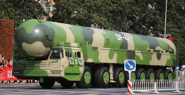 一枚东风41能直接摧毁一艘航母吗？说实话，一枚东风41想干掉十艘航母都没问题。很