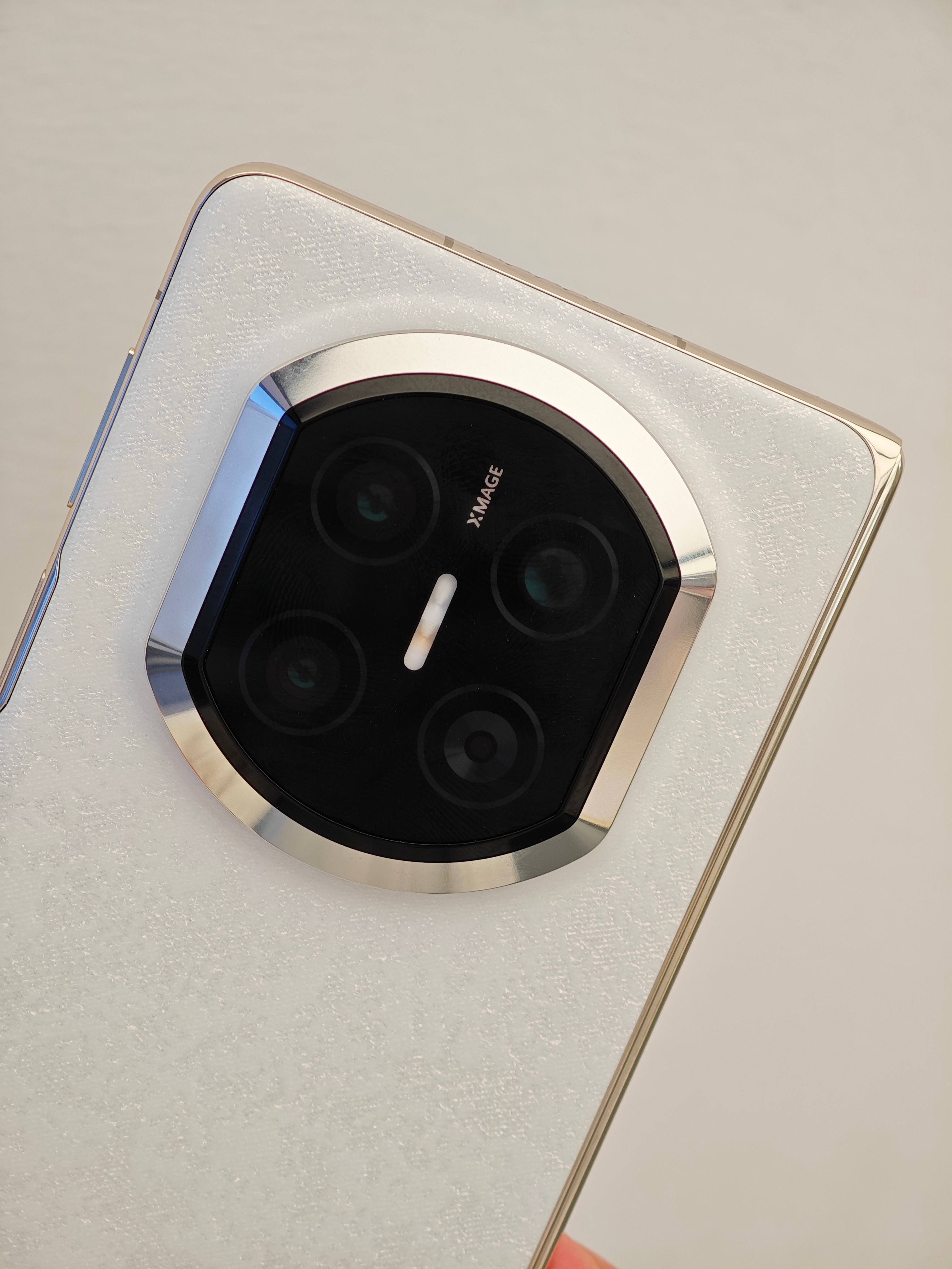 华为MateX7升级到底有多大华为在目前都折叠屏市场成为了断层式的热度领先，新一