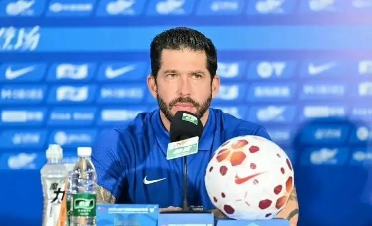 成都蓉城战胜武汉三镇没有说的那么容易！不要以为蓉城气势如虹就理所当然的认为能够客