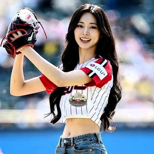 一张合影，十天后变成“已见家长”。话题阅读量：10亿。4月初TWICE台北演