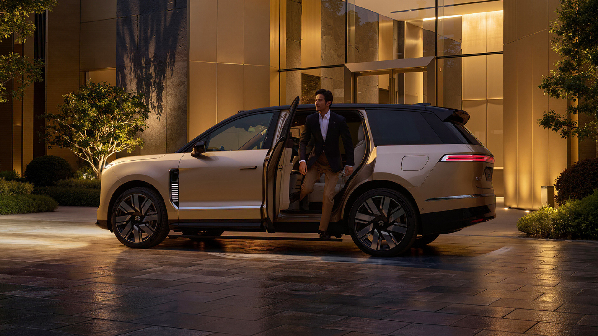 蔚来ES9的节目今天全网上线，朋友们都看了吗？欢迎大家留言。后补几个信息，也是棚