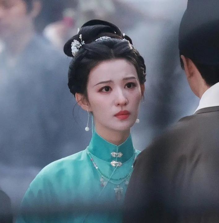 大家有没有发现现在内娱的女明星越来越不健康了赵露思病了、白鹿病了、迪丽热巴也