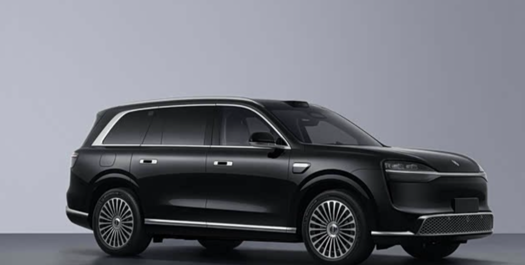 2026款问界M9实车无伪装上路！门把手直接换了，这才叫实用+高级路遇新款