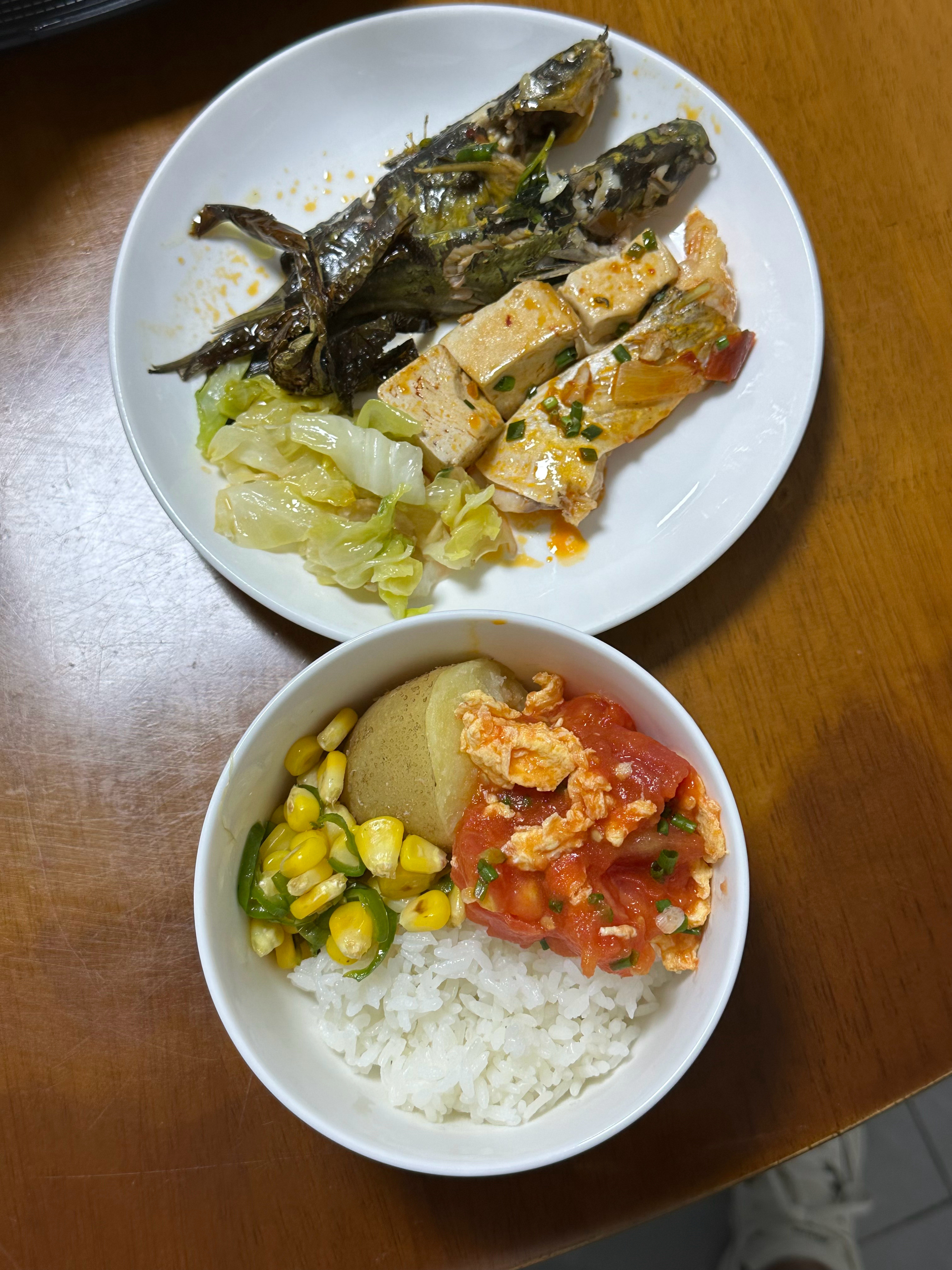 豆腐鱼、三角峰、番茄炒蛋、青椒玉米。成都
