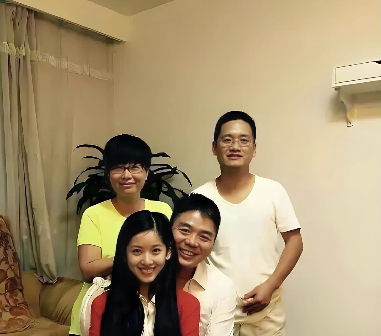 章泽天现在应该是最幸福的一个人了，生了孩子之后发量还那么多，而且身材依旧凹凸有致