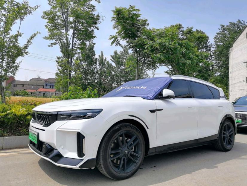 新能源车蹭一下，修起来比油车贵两倍多。这不是吓唬你，数据就摆在那儿。我朋友那辆