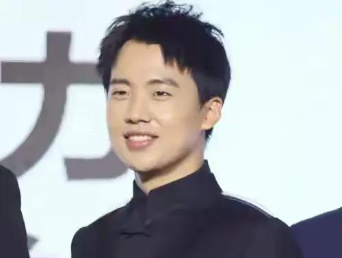 郭麒麟是真敢说，记者问为啥不在德云社接班，他一直不拉道出实情郭麒麟作为郭德纲老
