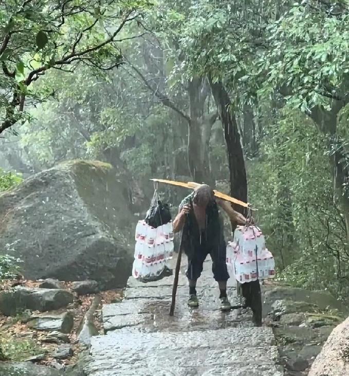 突然觉得山顶上的水没那么贵了