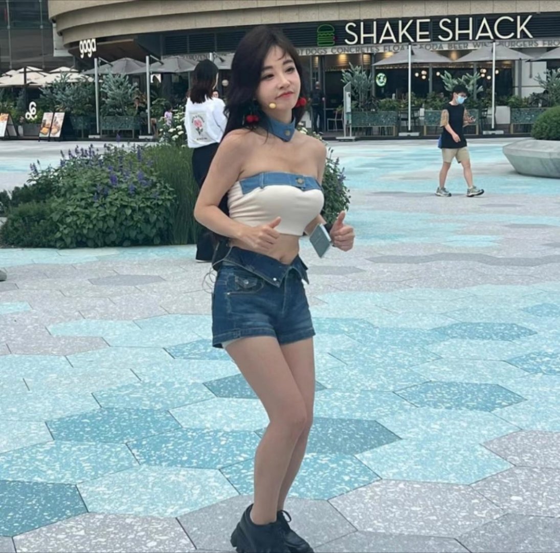 冯提莫去掉美颜滤镜下的样子！依旧魅力四射
