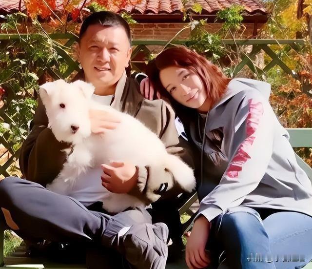 我怀疑过李小冉频繁接戏是豪门梦碎，也怀疑过徐佳宁生意缩水导致婚变，但我万万没