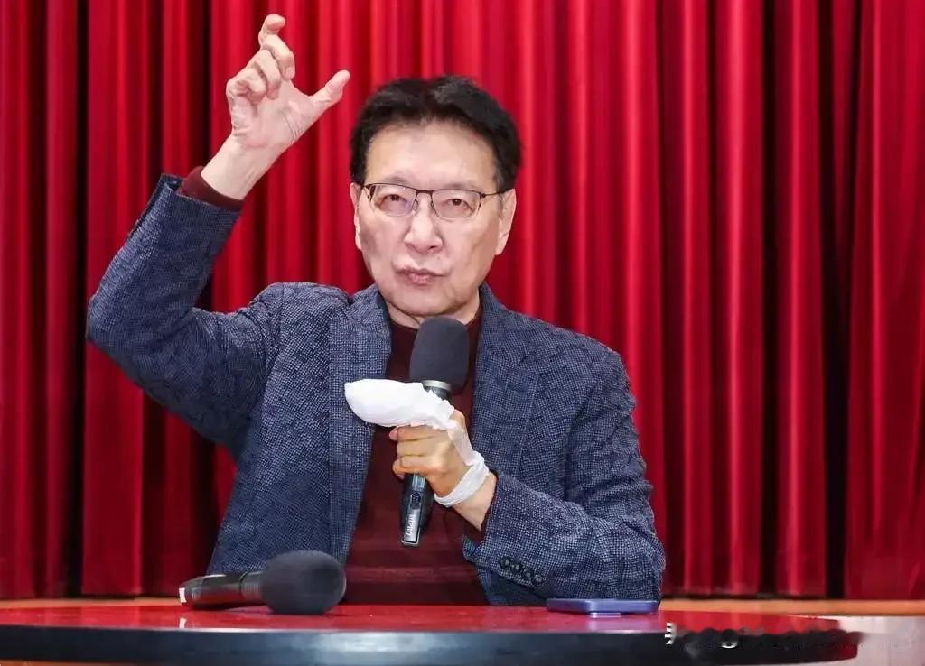 赵少康说可能要跟律师商量，要不要进去，因为他的判决是可以掏钱不进去的。赵少康