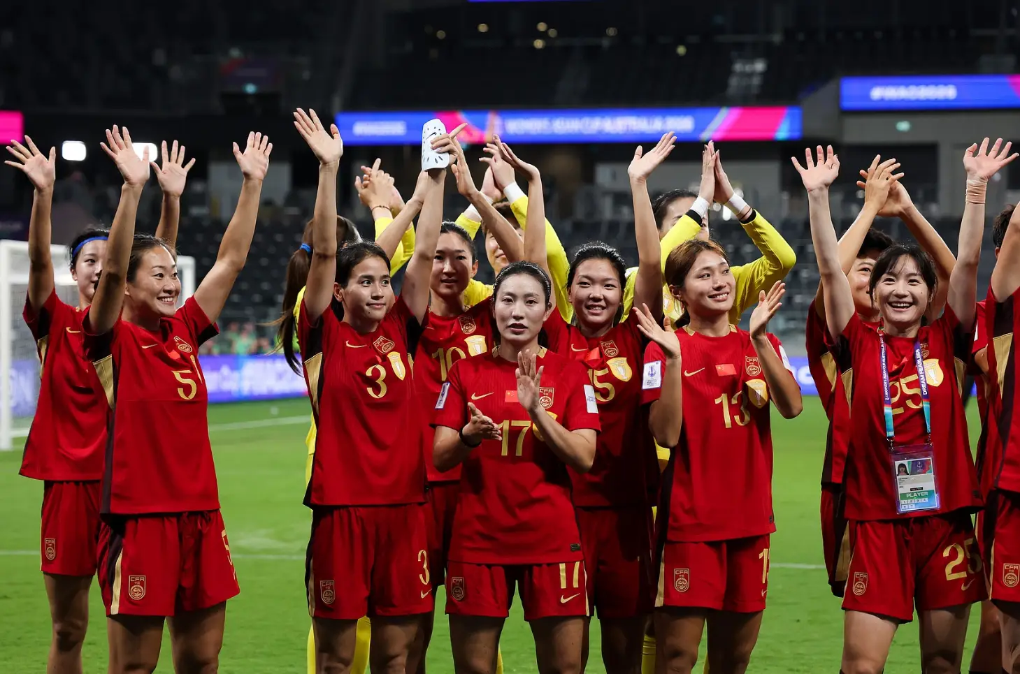 王霜缺阵，中国女足迎终极考验：张琳艳与唐佳丽谁能扛起进攻大旗？