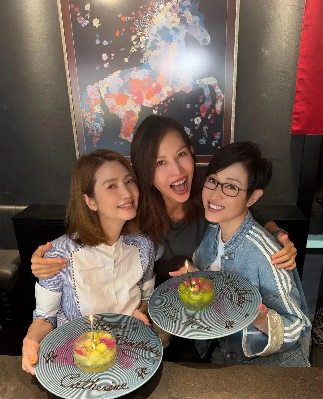 陈法蓉分享和蔡少芬一同为洪欣庆祝55岁生日，经典的三人都是香港演艺圈的知名女演员